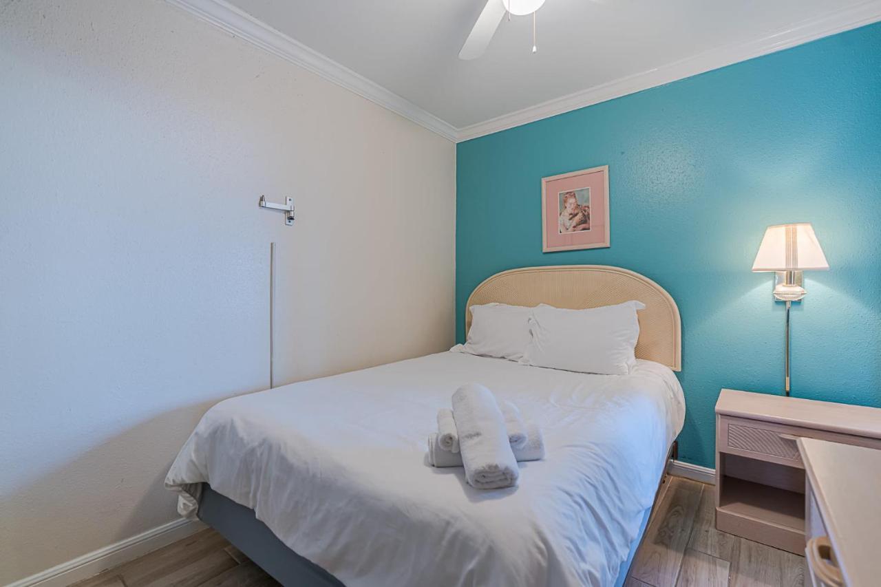 Hotel Beachside Bungalow With 2 Pools Galveston Exteriér fotografie