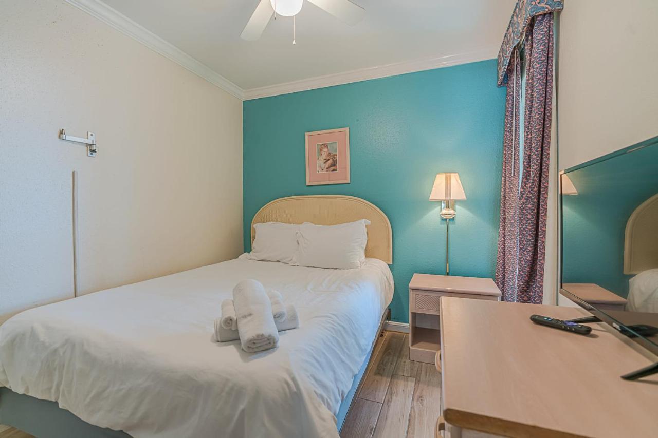 Hotel Beachside Bungalow With 2 Pools Galveston Exteriér fotografie